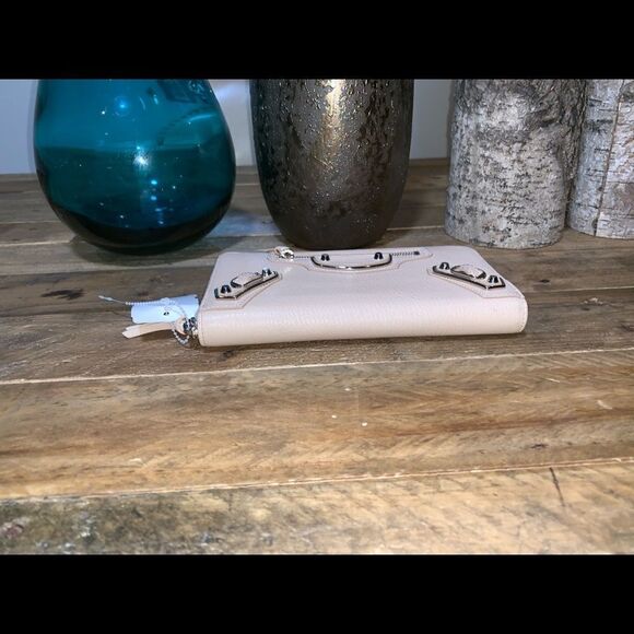 Balenciaga Arena Leather Continental Wallet - Picture 3 of 6